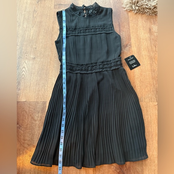 Lulus Dresses & Skirts - Lulu's Black Mini Dress